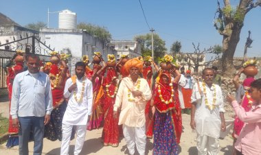 महिलाओं ने निकाली कलश यात्रा, देवी माता की प्रतिमा की प्राण प्रतिष्ठा का हुआ आयोजन