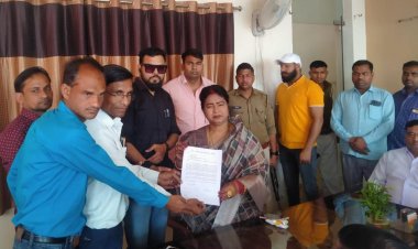 आईसीटी कंप्यूटर अनुदेशकों ने अपनी मांगों को लेकर मुख्यमंत्री के नाम सौंपा ज्ञापन