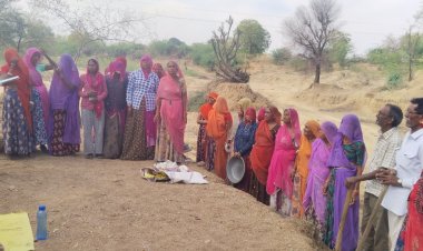 गलथनी में सामाजिक अंकेक्षण के तहत बीआरपी ने किया निरीक्षण