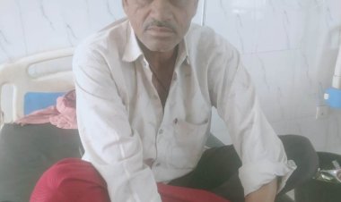 दूसरी मंजिल पर सोते हुए युवक को  सांप ने डसा:जिला अस्पताल  में कराया इलाज