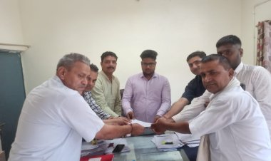 नगरपालिका द्वारा भरतरी कॉलोनी स्थित सड़क एवं नाली निर्माण को लेकर लोगों का फूटा गुस्सा