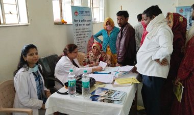 सामुदायिक स्वास्थ्य केन्द्र परिसर में निशुल्क कैंसर जांच शिविर का आयोजन :100 से अधिक लोगों की हुई जांच