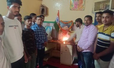 आज जो हम खुली सांस ले रहे हैं ये शहीदों की देन है .......महला