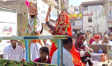 ढोल नगाड़ों के साथ निकली ईसर गणगौर की सवारी