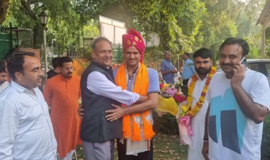 अलवर पूर्व यूआईटी चेयरमैन देवी सिंह शेखावत ने भाजपा प्रदेश अध्यक्ष सीपी जोशी को दी बधाई