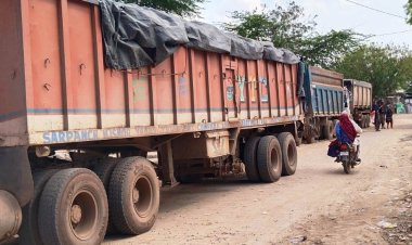 अवेैध खनन सामग्री से भरे डम्फरो के खिलाफ कार्रवाही, मचा हडकंप