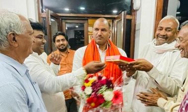 भाजपा  प्रदेशाध्यक्ष सीपी जोशी का स्वागत करने पहुंचे भाजपा नेता देवेंद्र ओड