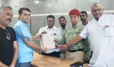 नगर पालिका परिसर में पट्टा वितरण कार्यक्रम का हुआ आयोजन