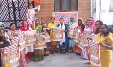 श्री राम शोभा यात्रा में चलने का महिलाओं को पीले चावल देकर दिया निमंत्रण