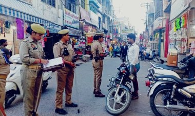 नवरात्र को लेकर प्रशासन सतर्क: इंस्पेक्टर रेनू सिंह ने किया पैदल गश्त, लोगों को दिलाया सुरक्षा का एहसास