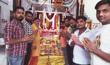 रामनवमी पर झोपड़ी वाले सीताराम जी मंदिर पर 56 भोग व महाआरती में श्रद्धालुओं का उमड़ा सैलाब