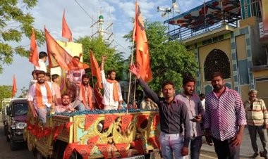 रामनवमी के उपलक्ष्य में निकाली भव्य शोभायात्रा