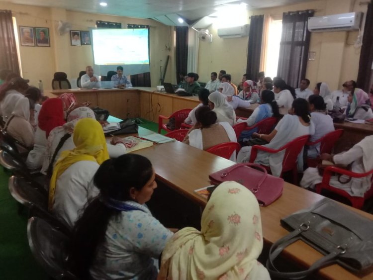 टीकाकरण अभियान को लेकर रामगढ़ बीएमसीएचओ ने ली चिकित्सा विभाग बैठक