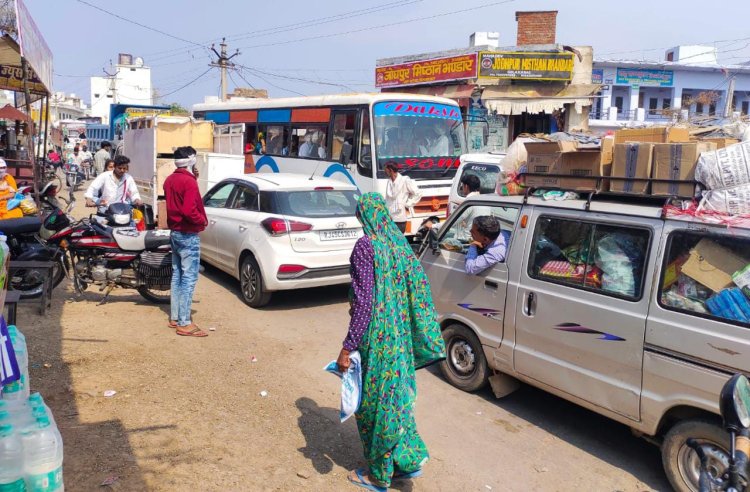 अलवर-दौसा सड़क मार्ग पर गोलाकाबास में जाम की समस्या से नहीं मिल रही निजात: लोग व वाहन चालक परेशान