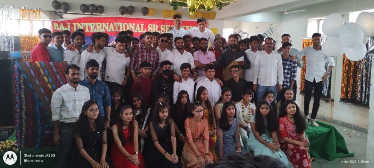 महवा राज इंटरनेशनल स्कूल मे फेयरवेल पार्टी में जमकर झूमे छात्र:  चेहरे पर खुशी आंखों में दिखा वि‍दाई का दर्द