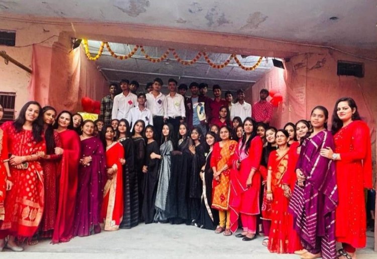 इंद्रा हैप्पी स्कूल में बारहवीं कक्षा के विद्यार्थियों को दी  शानदार विदाई