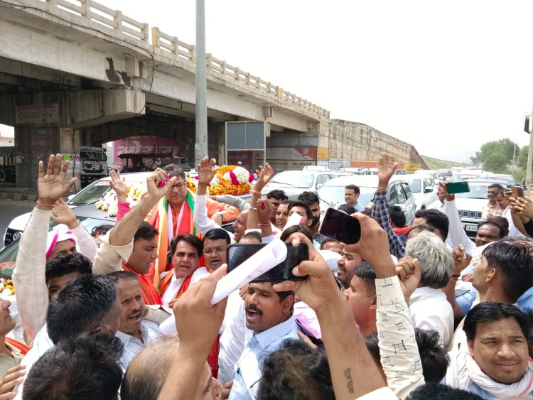 भाजपा कार्यकर्ताओं ने महुआ में भाजपा प्रदेश अध्यक्ष सतीश पूनिया का फूल मालाओं के साथ किया जोरदार स्वागत