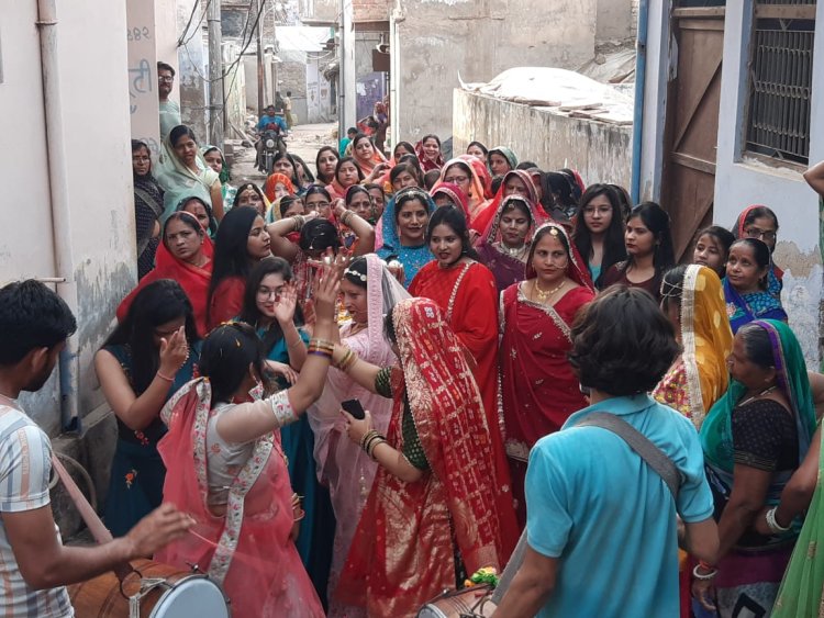 आगामी त्यौहार गणगोर को लेकर महिलाओं ने निकाली गणगौर बामन बिंदोरी