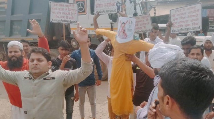 जानलेवा हमले में  गिरफ्तारी का  विरोध:निकाली रैली राज्य मंत्री जाहिदा खान का फूका पुतला