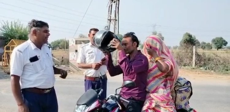 बानसूर पुलिस ने बिना हेलमेट वालों के काटे चालान