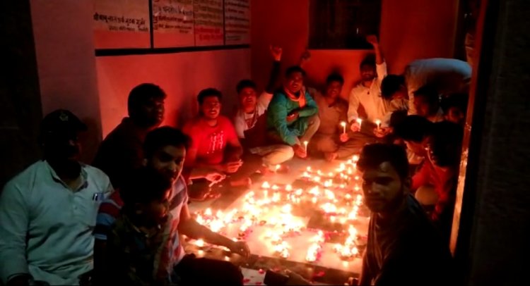 रामनवमी का पावन पर्व  भारतीय जनता पार्टी युवा मोर्चा कार्यकर्ताओं ने 101 दीपक जलाकर मनाया