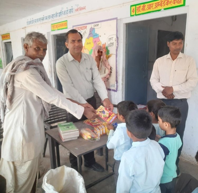 भारतीय ग्रामीण पत्रकार संगठन के जिला महासचिव महेश चन्द मीना ने सरकारी मिडल स्कूल मे वितरित की शिक्षण सामग्री
