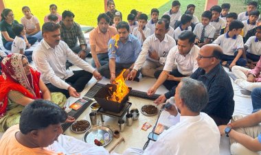 विद्यालय के नए सत्र की शुरुआत यज्ञ और हवन के साथ