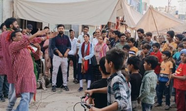 नुक्कड़ नाटक के माध्यम से सीवरेज की दी जानकारी