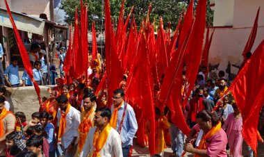 गढ़ बालाजी‌मय हुआ चिराना, भव्य पुष्पवर्षा के बीच निकली विशाल निशानयात्रा:3दिवसीय हनुमान जन्मोत्सव शुरु