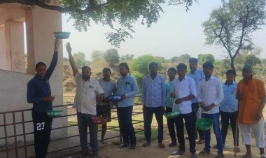 भावी सरपंच हरिराम भूड़ा के सानिध्य मे बेजुबान पक्षियो के लिए लगाये गए परिण्डे