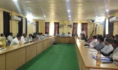 पंचायत समिति सभागार में हुई साधारण सभा की बैठक। बैठक में तहसीलदार पर कार्य में लापरवाही के लगाए आरोप