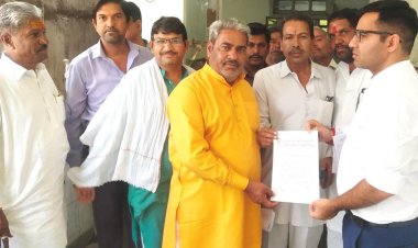 भूमाफियाओं के खिलाफ कार्यवाही की मांग को लेकर माली समाज ने किया कलेक्ट्रेट पर धरना प्रदर्शन, सौंपा ज्ञापन