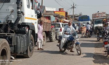 दौसा-अलवर सड़क  मार्ग पर आए दिन जाम की परेशानी से एक्सीडेंट व मौत का डर