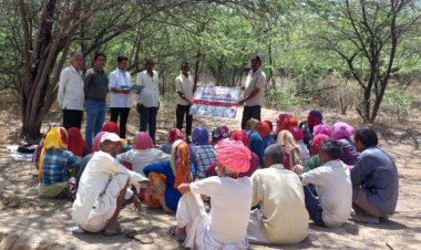 बैंकिंग सेवाओं के प्रति नरेगा श्रमिकों को किया जागरूक