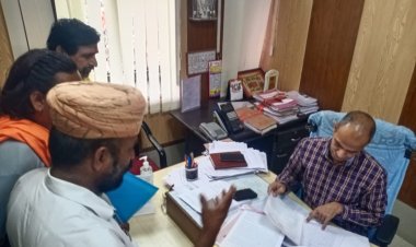 सरकार के आदेश के बावजूद भी कच्ची बस्तियों को नहीं मिला पट्टा:मांग को लेकर दिया ज्ञापन