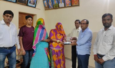 श्रीमती गोमती देवी कॉलेज में शहीद परिवार का सम्मान