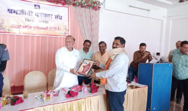 श्रमजीवी पत्रकार संगठन अलवर के वार्षिक सम्मेलन मे महेश चन्द मीना और नागपाल शर्मा को किया गया सम्मानित