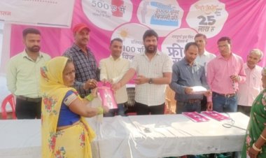 अधिशाषी अधिकारी ने महंगाई राहत कैंप में रजिस्ट्रेशन के प्रमाण पत्र किए वितरित