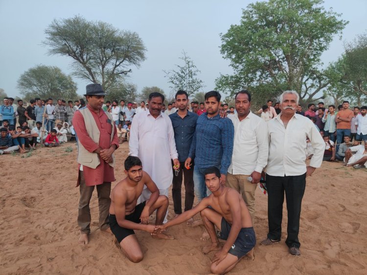 जालेश्वर बालाजी मेले मे 2100 रु की कुश्ती दंगल कालोटा के महिपाल को पछाड़ कर पौख के नेकी राम गुर्जर ने जीता