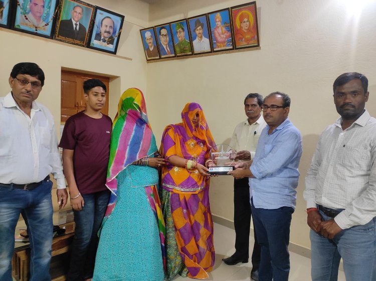 श्रीमती गोमती देवी कॉलेज में शहीद परिवार का सम्मान