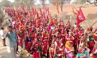 चक जोधपुरा की ढाणी खेदडो वाली के हीरामल मंदिर में महिलाओं ने निकाली कलश यात्रा