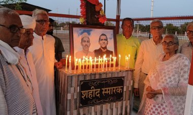 शहीद करणीराम रामदेव को मोमबत्ती जलाकर दी श्रद्धांजलि