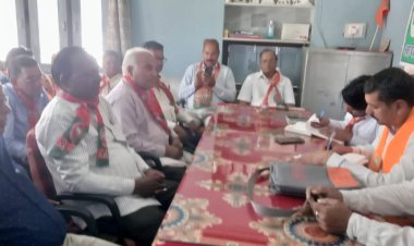 मकराना में भाजपा शहर मंडल की बैठक हुई आयोजित:केंद्र सरकार की योजनाओं को हर घर तक पहुंचाए कार्यकर्ता: राजपुरोहित