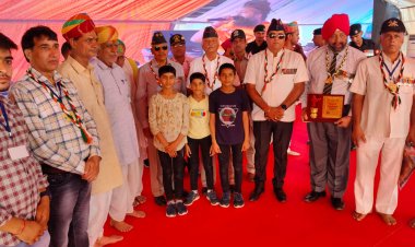 निर्झरधाम आश्रम , राणासर (नीमकाथाना) में  108 कुंडीय श्रीराम महायज्ञ  की पूर्णाहुति व शहीद ओमप्रकाश जाखड़ की प्रतिमा का हुआ अनावरण