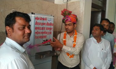 "चिड़ी चोंच भर ले गई, नदी न घटियो नीर। दान देही धन न घटे, कह गए दास कबीर" कहावत को चतरपुरा सरपंच ने किया चरितार्थ, एसडीएम परिसर को किया वाटर कूलर भेंट