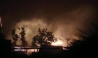 महुआ किले स्थित कचरा घर में लगी आग किले वाली देवी मंदिर सहित गौशाला में बड़ा हादसा होने से टला