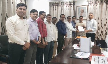 प्रबोधक संघ ने  शिक्षा निदेशक  को सोंपा ज्ञापन