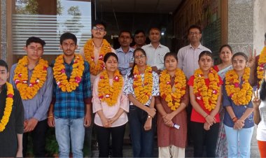 12 वी साइंस परीक्षा परिणाम में जयदुर्गा विद्यालय के 11  बच्चों ने फहराया परचम