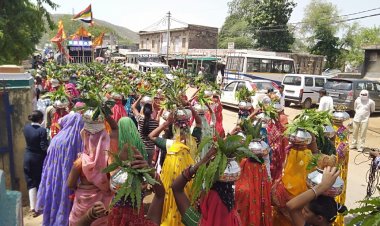 तीन दिवसीय प्राण प्रतिष्ठा समारोह के शुभारंभ पर 251 महिलाओं ने निकाली कलश यात्रा