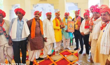 भाजपा किसान मोर्चा जिला उपाध्यक्ष मुकेश सांवरिया गांव-गांव घर-घर जनसंपर्क कर केंद्र सरकार की जन कल्याणकारी योजनाओं की दे रहे जानकारी